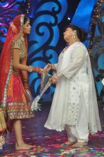 Genelia D Souza, Saroj Khan on the sets of Saroj Khan_s show Nachle Ve at Imagine in R K Studios on 21st Dec 2011 (123).JPG