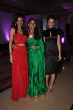 Kangna Ranaut, Queenie Dhody, Shobha De at HT Mumbai_s Most Stylist 2011 in Mumbai on 21st Dec 2011 (350).JPG