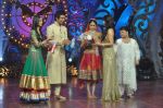 Malaika Arora Khan, Genelia D Souza, Saroj Khan, Jennifer Winget on the sets of Saroj Khan_s show Nachle Ve at Imagine in R K Studios on 21st Dec 2011 (110).JPG