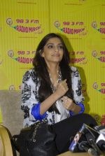 Sonam Kapoor on the sets of Radio Mirchi in Parel, Mumbai on 21st Dec 2011 (11).JPG