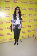 Sonam Kapoor on the sets of Radio Mirchi in Parel, Mumbai on 21st Dec 2011 (3).JPG