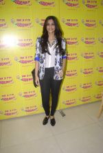 Sonam Kapoor on the sets of Radio Mirchi in Parel, Mumbai on 21st Dec 2011 (5).JPG