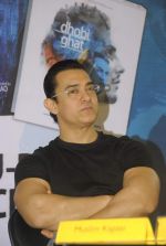 Aamir Khan at Dhobi Ghat DVD launch in Crossword, Kemps Corner on 23rd Dec 2011 (4).JPG