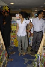 Kiran Rao at Dhobi Ghat DVD launch in Crossword, Kemps Corner on 23rd Dec 2011 (5).JPG
