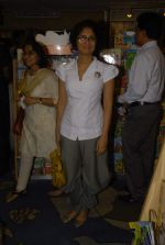 Kiran Rao at Dhobi Ghat DVD launch in Crossword, Kemps Corner on 23rd Dec 2011 (6).JPG