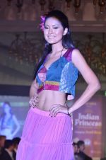 at Atharva College Indian Princess fashion show in Mumbai on 23rd Dec 2011 (112).JPG
