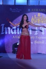 at Atharva College Indian Princess fashion show in Mumbai on 23rd Dec 2011 (148).JPG
