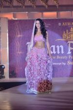 at Atharva College Indian Princess fashion show in Mumbai on 23rd Dec 2011 (18).JPG