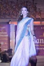 at Atharva College Indian Princess fashion show in Mumbai on 23rd Dec 2011 (24).JPG