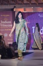 at Atharva College Indian Princess fashion show in Mumbai on 23rd Dec 2011 (34).JPG