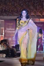 at Atharva College Indian Princess fashion show in Mumbai on 23rd Dec 2011 (41).JPG