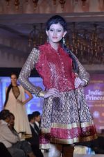 at Atharva College Indian Princess fashion show in Mumbai on 23rd Dec 2011 (52).JPG