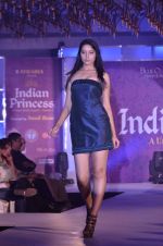 at Atharva College Indian Princess fashion show in Mumbai on 23rd Dec 2011 (94).JPG