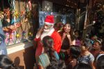 Shiney Ahuja turns santa in Andheri, Mumbai on 24th Dec 2011 (22).JPG