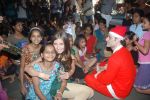 Shiney Ahuja turns santa in Andheri, Mumbai on 24th Dec 2011 (29).JPG