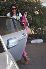SRK_s daughter snapped at the domestic airport on 26th Dec 2011 (1).JPG