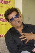 Ravi Kishan with the star cast of Chaalis Chaurasia at Radio Mirchi in Parel, Mumbai on 27th Dec 2011 (23).JPG