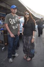 Alvira Khan, Atul Agnihotri leave for New Year_s celebration in Airport, Mumbai on 28th Dec 2011 (13).JPG