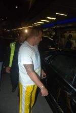 Sanjay Dutt snapped at airport as they enter Big Boss on 29th Dec 2011 (13).JPG