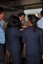 Shahrukh Khan snapped at the Domestic Airport in Mumbai on 29th Dec 2011 (21).JPG