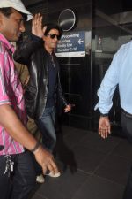 Shahrukh Khan snapped at the Domestic Airport in Mumbai on 29th Dec 2011 (32).JPG