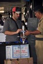 Tusshar Kapoor snapped at the Domestic Airport in Mumbai on 29th Dec 2011 (10).JPG