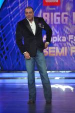Sanjay Dutt On the sets of Bigg Boss 5 with Players star cast on 31st Dec 2011 (148).JPG