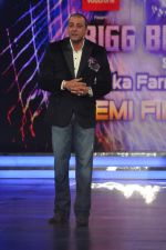 Sanjay Dutt On the sets of Bigg Boss 5 with Players star cast on 31st Dec 2011 (151).JPG