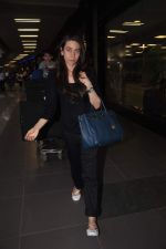 Karisma Kapoor returns from their vacation on 2nd Jan 2012 (8).JPG