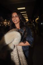 Rani Mukherjee returns from their vacation on 2nd Jan 2012 (27).JPG