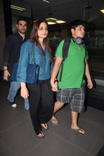 Alvira Khan return from Dubai on 3rd Jan 2012 (12).JPG
