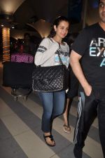 Amisha Patel return from Dubai on 3rd Jan 2012 (39).JPG