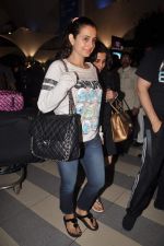 Amisha Patel return from Dubai on 3rd Jan 2012 (41).JPG