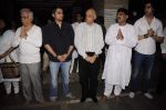 Mohit Suri, Mukesh Bhatt at Sunil and Dharmesh Darshan_s dad_s prayer meet in Santacruz on 3rd Jan 2012 (141).JPG