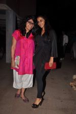 Vidya Balan, Niharika Khan at designer Niharika Khan_s house bash in Yari Road on 3rd Jan 2012 (22).JPG