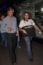 snapped at the airport in Mumbai on 4th Jan 2012 (13).jpg