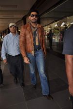 Abhishek Bachchan return from Dubai to Mumbai Airport on 5th Jan 2012 (24).JPG
