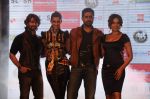 Abhishek Bachchan, Bipasha Basu, Sonam Kapoor, Neil Mukesh promote the film PLayers in Inorbit Mall on 5th Jan 2012 (47).JPG