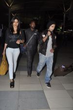 Priyanka Chopra, Shahid Kapoor return after last schedule of Kunal Kohli Movie in Airport, Mumbai on 6th Jan 2012 (8).JPG