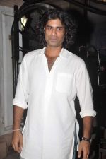 Sikander Kher at Bipasha Basu_s birthday bash at her home in Khar on 6th Jan 2012 (37).jpg