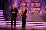 Salman Khan, Sanjay Dutt at Bigg Boss Season 5 grand finale on 7th Jan 2012 (4).JPG