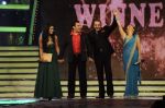 Salman Khan, Sanjay Dutt, Juhi Parmar, Mahek Chahal at Bigg Boss Season 5 grand finale on 7th Jan 2012 (27).JPG