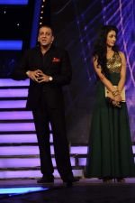 Sanjay Dutt, Mahek Chahal at Bigg Boss Season 5 grand finale on 7th Jan 2012 (21).JPG