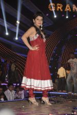 Shraddha Sharma at Bigg Boss Season 5 grand finale on 7th Jan 2012 (73).JPG