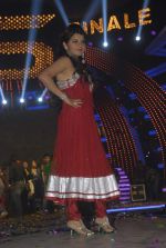 Shraddha Sharma at Bigg Boss Season 5 grand finale on 7th Jan 2012 (74).JPG