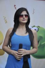 Zarine Khan at Times Shopping festival in Pheonix Mill, Mumbai on 7th Jan 2012 (24).JPG