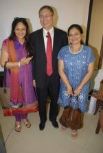 Rati Agnihotri and Smita Jaykar at Soul Healing Clinics and Love, Peace, Harmony Centres in Mumbai on 10th Jan 2012 (17).jpg