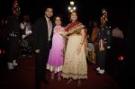 Shilpa Shetty, Raj Kundra, Kiran Bawa at Kiran Bawa_s Lohri festival in The Club on 11th Jan 2012 (51).JPG