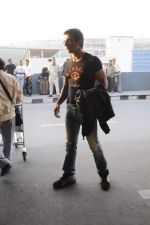 Sonu Sood at CCL Cricket stars snapped at the airport in Mumbai on 11th Jan 2012 (4).JPG