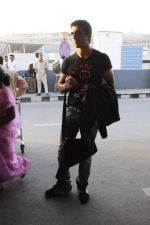 Sonu Sood at CCL Cricket stars snapped at the airport in Mumbai on 11th Jan 2012 (5).JPG